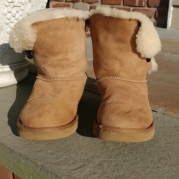 UGG Shoes - UGG size 8 with button on side